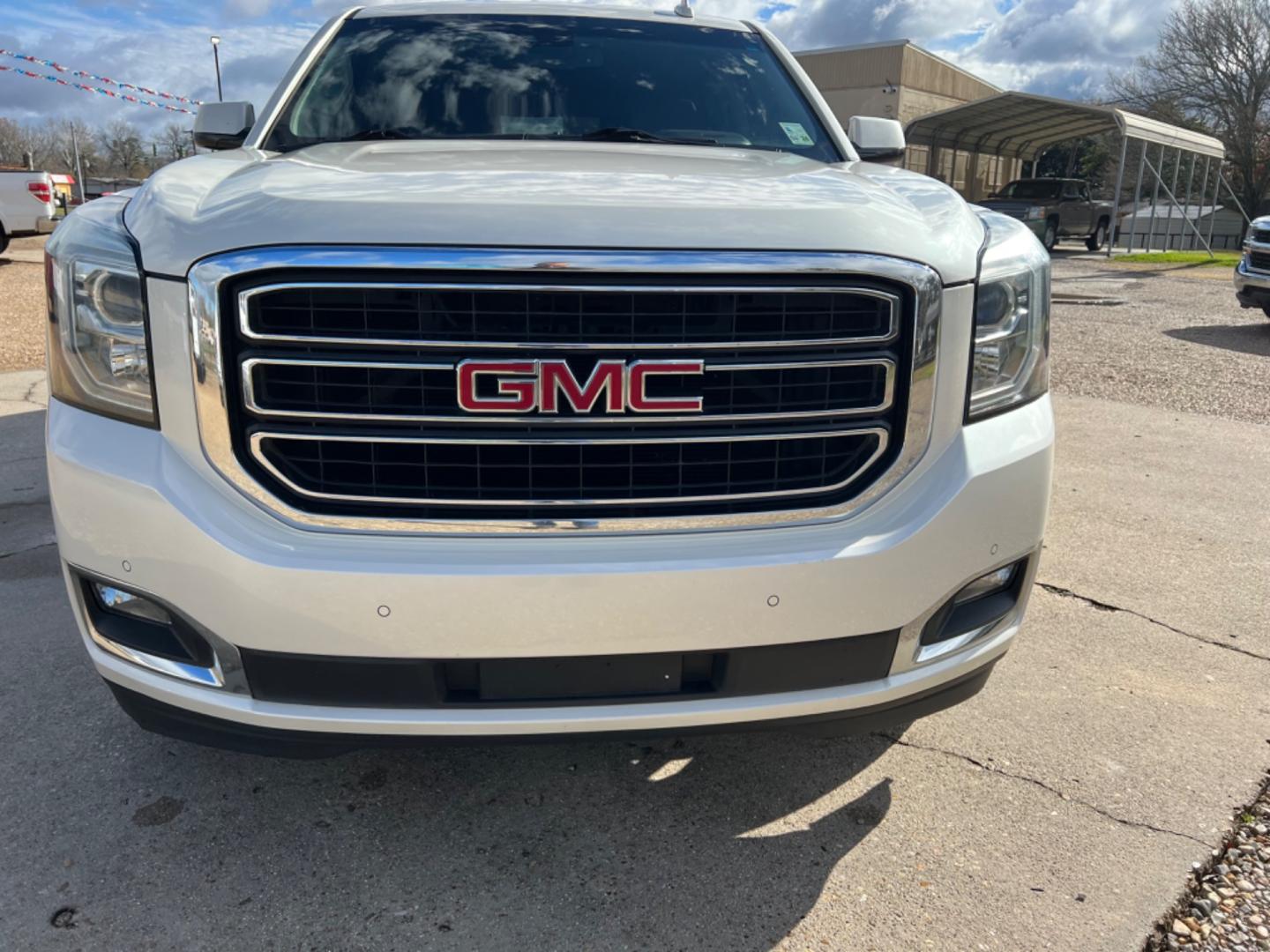 2015 W. Diamond /Tan GMC Yukon XL SLT (1GKS1HKC4FR) with an 5.3L V8 engine, Automatic transmission, located at 4520 Airline Hwy, Baton Rouge, LA, 70805, (225) 357-1497, 30.509325, -91.145432 - 2015 GMC Yukon XL SLT 5.3 V8 Gas, 156K Miles, All Power, Heated & Cooled Leather Seats, Sunroof, Dual DVD, 7 Passenger Seating, Tow Pkg. NO IN HOUSE FINANCING. FOR INFO PLEASE CONTACT JEFF AT 225 357-1497 CHECK OUT OUR A+ RATING WITH THE BETTER BUSINESS BUREAU WE HAVE BEEN A FAMILY OWNED AND OPERATE - Photo#2